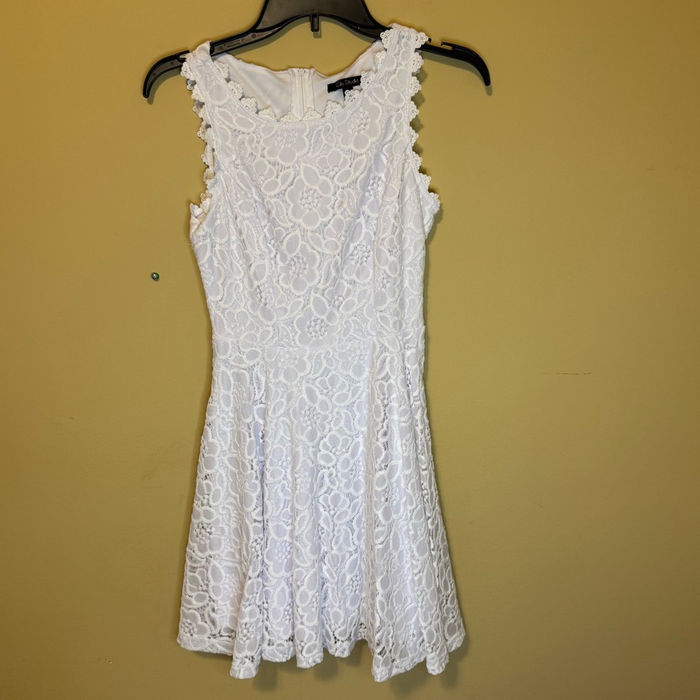 Juniors White Lace Sleeveless Dress size 1